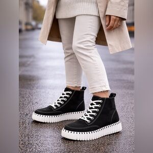 ILSE JACOBSEN Black and White Ankle Boots NWT (in box) size Euro 40